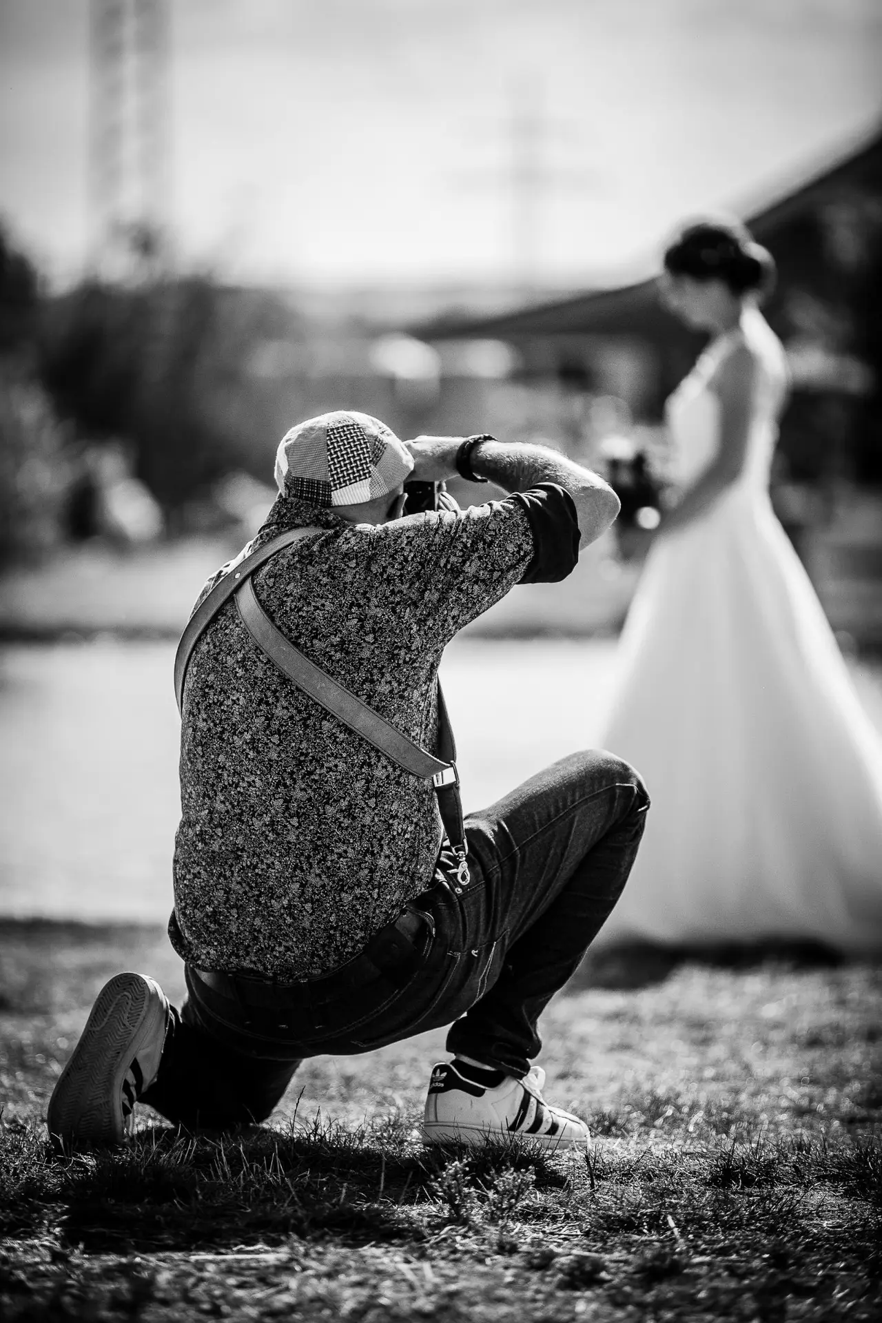 Hochzeitsfotograf begleitet eine Braut während einer Hochzeit in Bonn