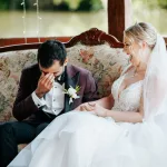 lachendes Brautpaar auf einer Hochzeit in Bonn.