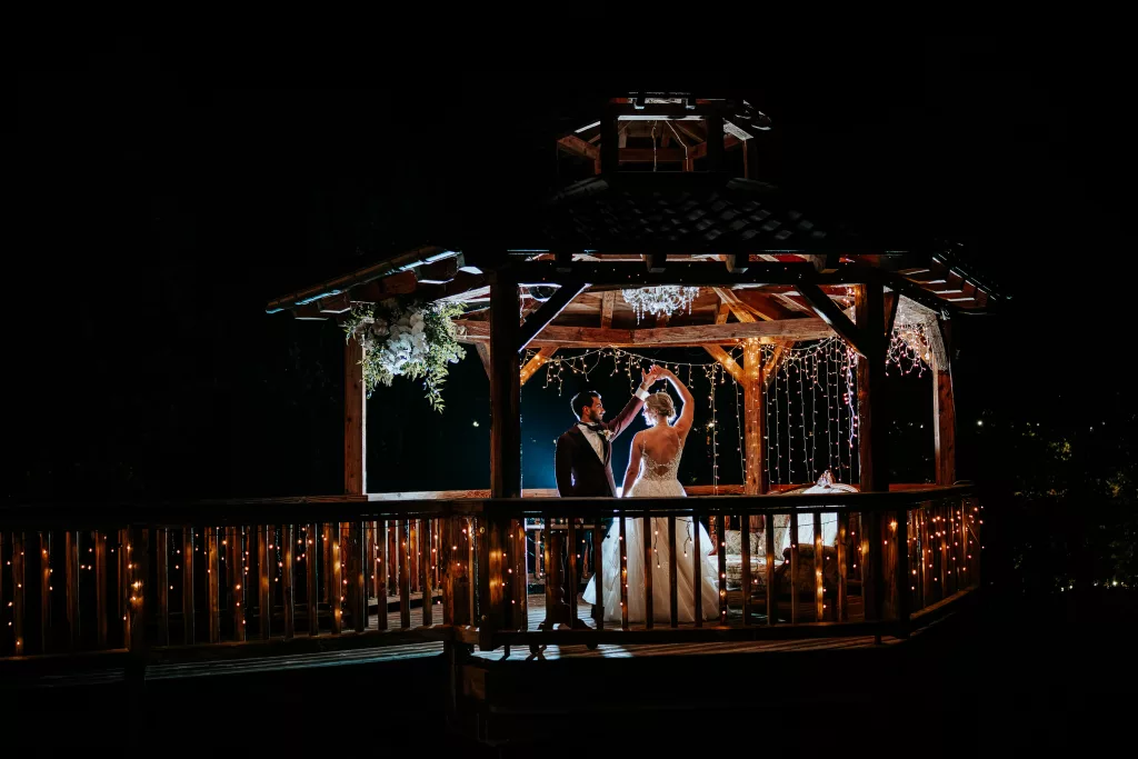 Hochzeitsfotos eines Brautpaares während einer Hochzeitsreportage in Rheinbach.