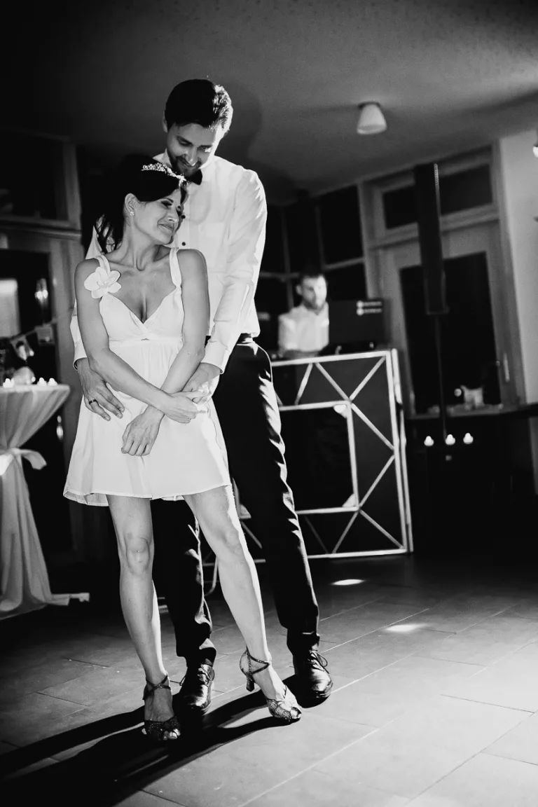 Hochzeit Party echte Momente Tanz Brautpaar